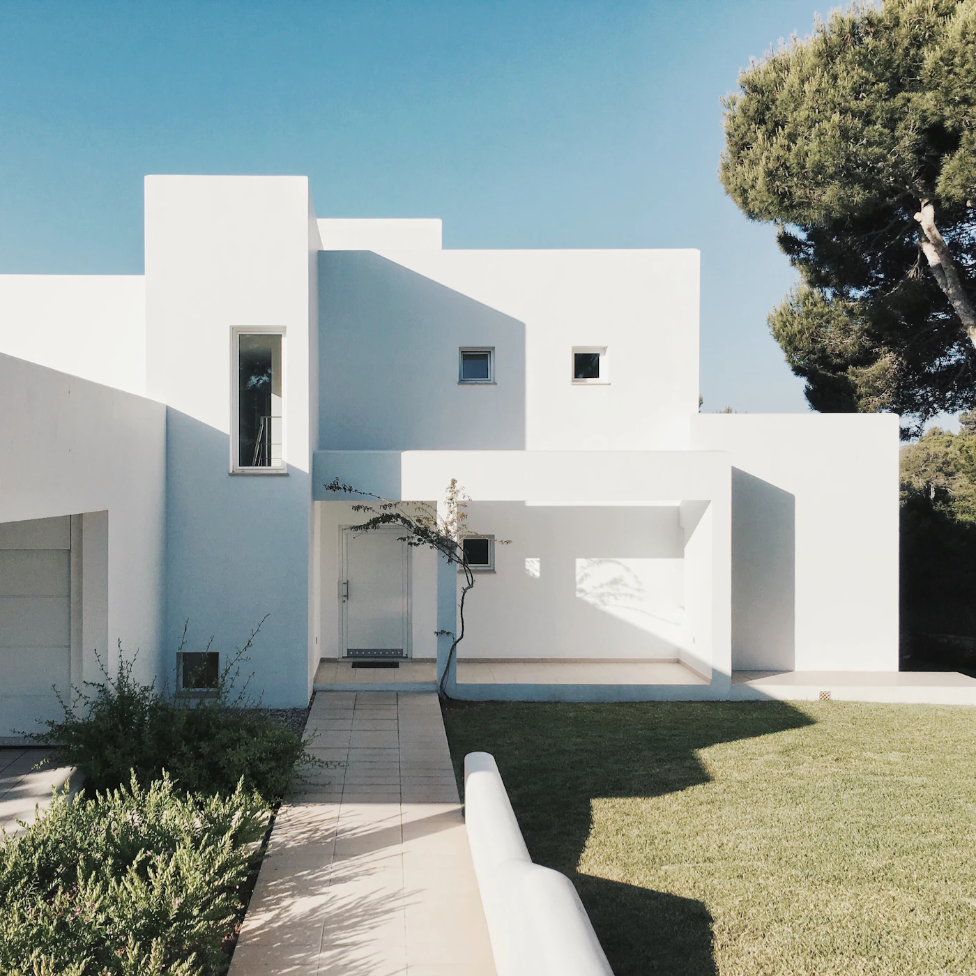 Minimal white cubic house